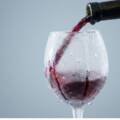 El Tinto Frío Ya No Es Herejía: Cómo Tomarlo en Verano